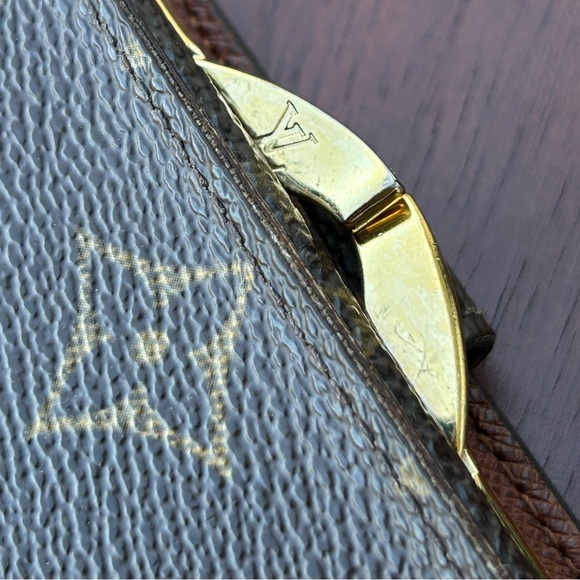 Louis Vuitton monogram kisslock wallet - Picture 15 of 16